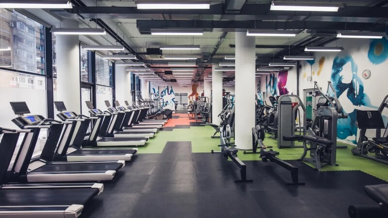 multiple-treadmill-machine-in-gym